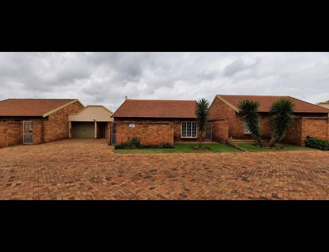 2 BEDROOM TOWNHOUSE FOR SALE IN ELARDUSPARK